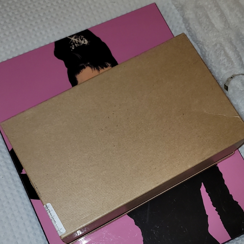 Christian Louboutin Tan Shoe Box - Picture 6 of 7
